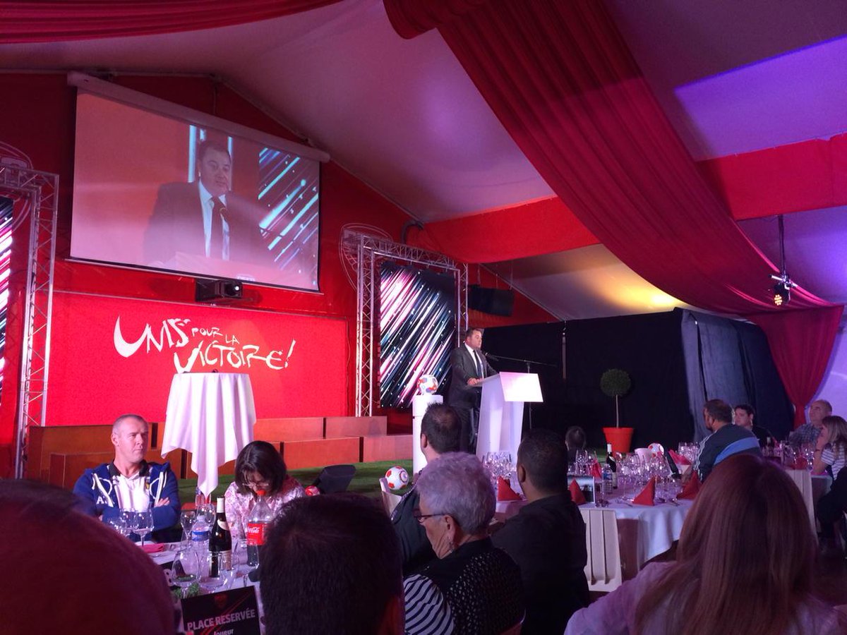 BienPublicSport's tweet image. Le @DFCO_Officiel a débuté sa présentation officielle à Gaston-Gerard avec un discours d'Olivier Delcourt #Ligue2