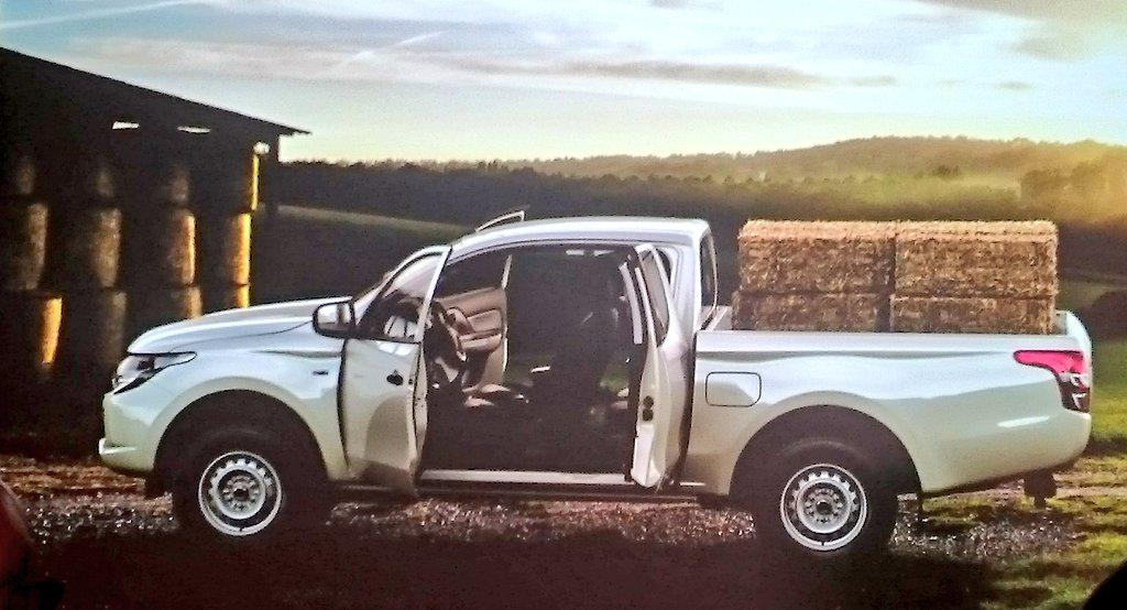 Veicolidalavoro's tweet photo. Novità importante per la versione #ClubCab del @Mitsubishi_IT #newL200 #PickUP le 4 porte con apertura senza montanti http://t.co/TalEv145hL