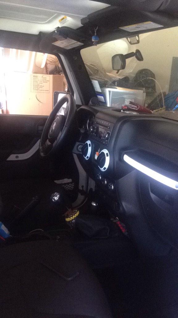 zack_attack_13's tweet photo. Painted interior white accents 😍👍 #ProjectJamie http://t.co/8XmL6jbfGR