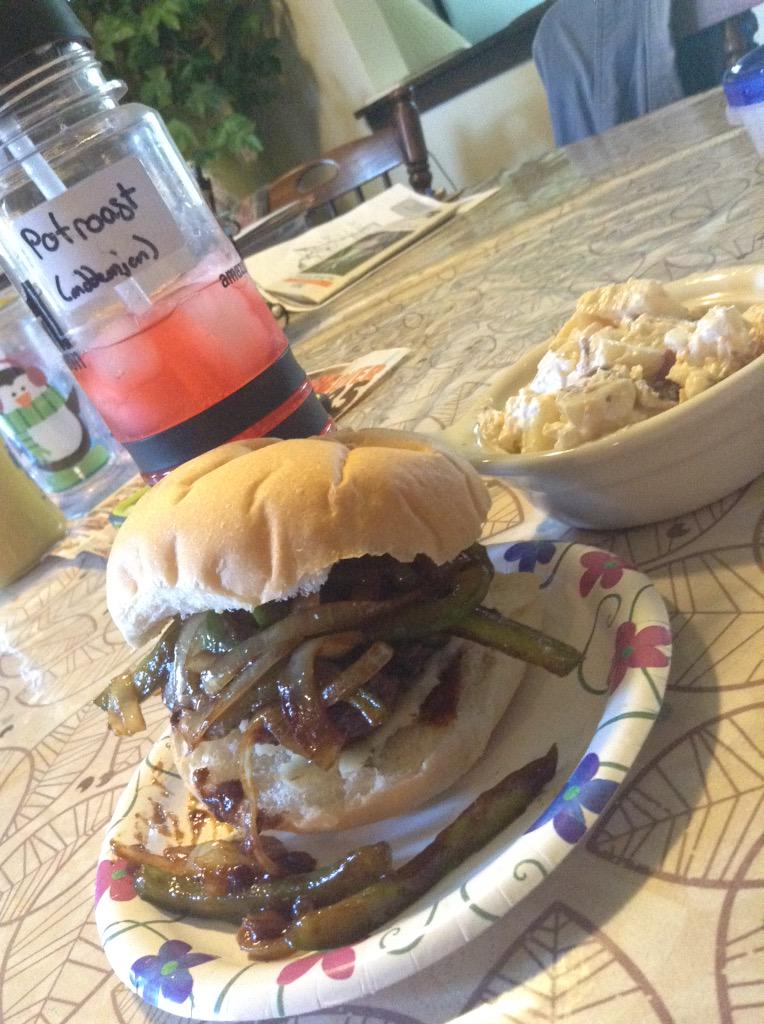 Empolo18's tweet photo. When the BBQ onions and peppers are so much that you can't even. #Chefpolo http://t.co/7pfzUXWeNU