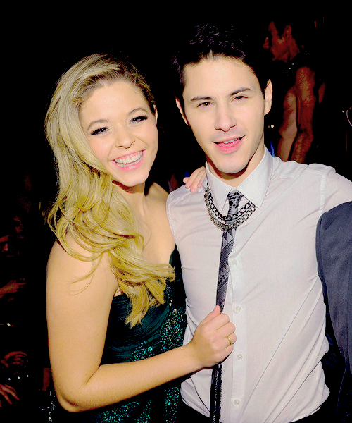 bestsashpics's tweet photo. cuties http://t.co/KsBtpzMCVX