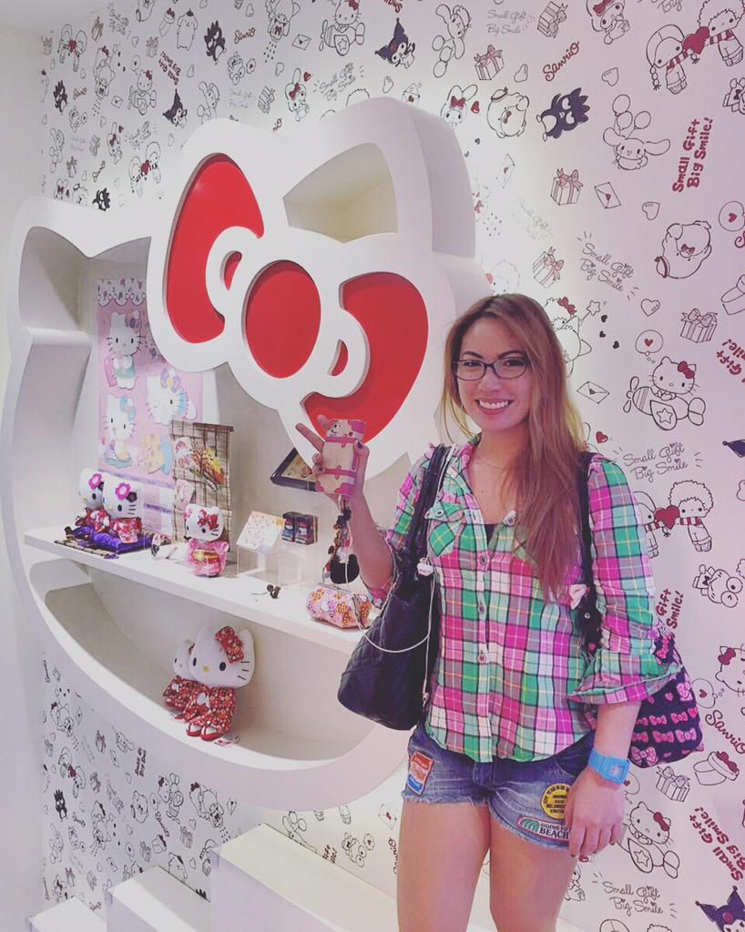 Missybabe08's tweet photo. TodAy i wEnt to nEwLy opEned Hello Kitty Sanrio Store in Kawaramachi .. urEshiii 〜〜 ハルキッチ  大好き❗️ http://t.co/04y9HEqFW1