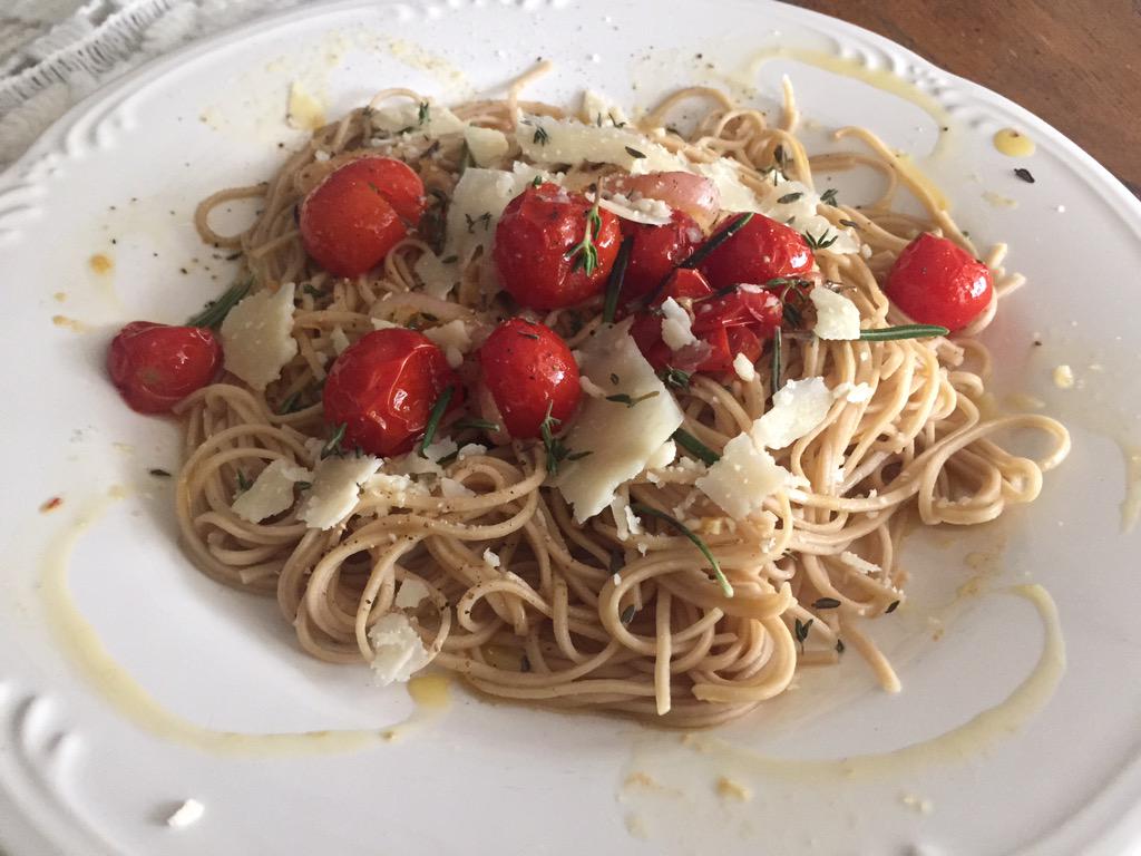 ssweetums123's tweet image. Love it when other people s gardens spill over onto my plate! Dinner s served! #houseofhenry