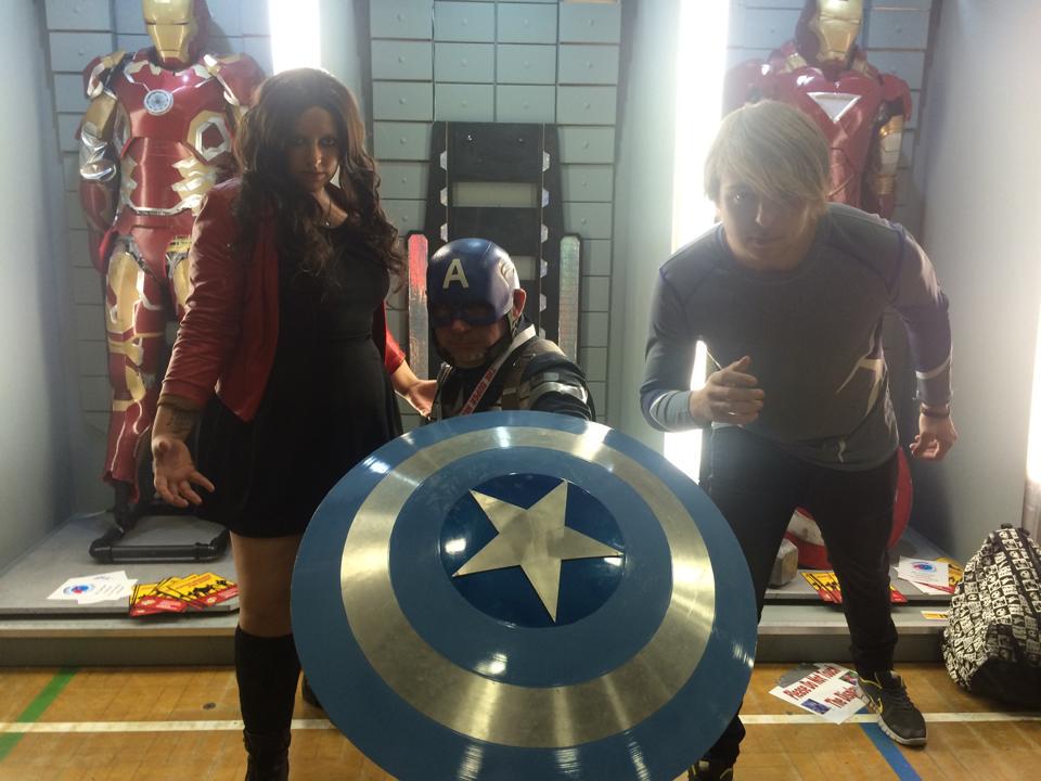 SpoilerC's tweet photo. #COSPLAY #CaptainAmerica #scarlettwitch #quicksilver http://t.co/Xs6aOtXH5w