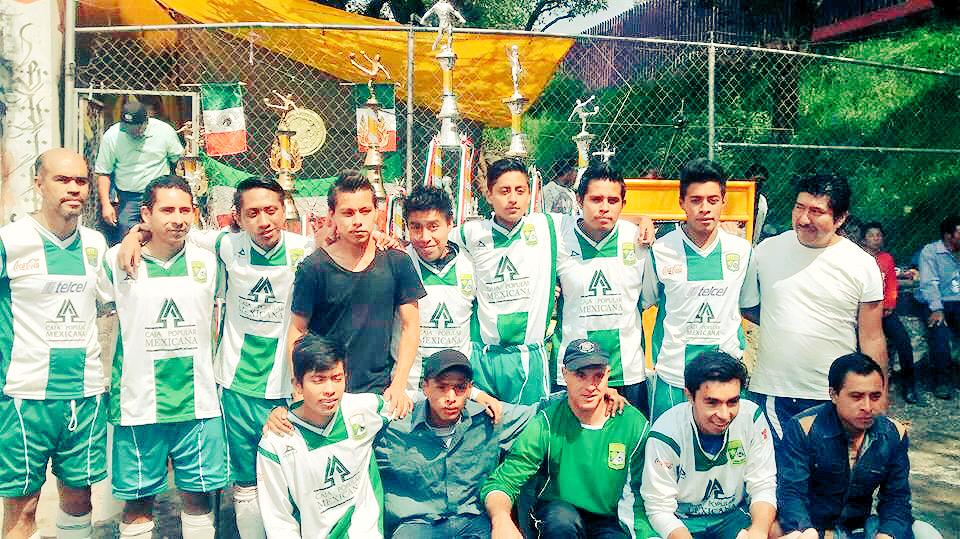 EdsonVARE's tweet photo. Entrega de trofeos en el #InterColonias | Queremos un partido cercano a la gente #Deporte #Tlalpan http://t.co/bE4Meoesx0