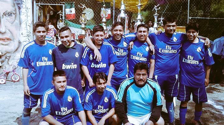 EdsonVARE's tweet photo. Entrega de trofeos en el #InterColonias | Queremos un partido cercano a la gente #Deporte #Tlalpan http://t.co/bE4Meoesx0