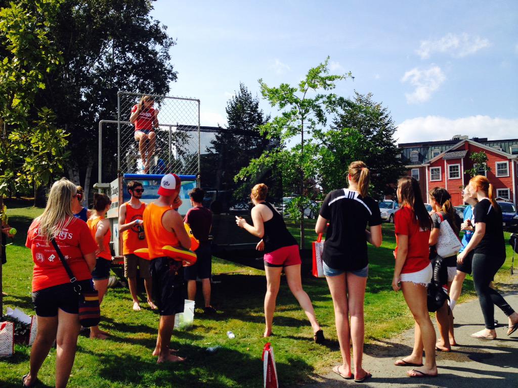 UNBAthletics's tweet photo. Laura Fox takes one for the WBB team. #WEareUNB @UNBSU http://t.co/WEgt4NuazP