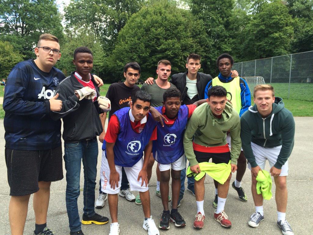cat_bolsover's tweet photo. The idea of @buntkicktgut is football brings young people who've arrived as refugees together. And learn German. http://t.co/RNW3Jf16SM