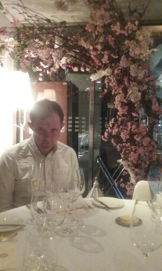 baulk_david's tweet photo. @Izharhassan @juliacfowler @ICO2teambuild @CarlChapman15 
Dinner time :) http://t.co/l1Q2oRdKRH