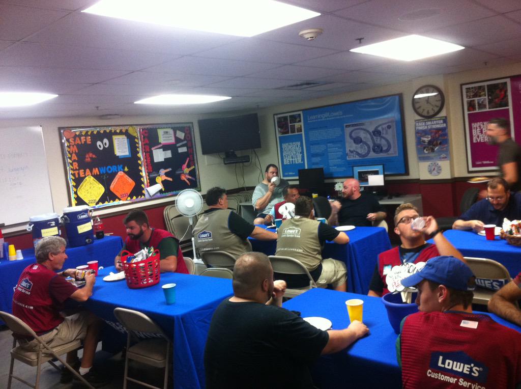 Team2233's tweet photo. Labor Day Luncheon ! Team2233 enjoying the festivities http://t.co/nglniyXqHI