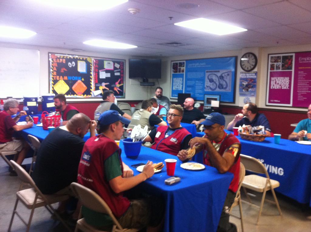 Team2233's tweet photo. Labor Day Luncheon ! Team2233 enjoying the festivities http://t.co/nglniyXqHI