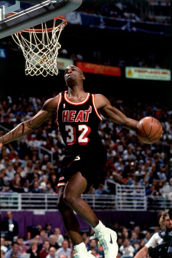 COUgN9NWwAMLC45?format=jpg&name=900x900