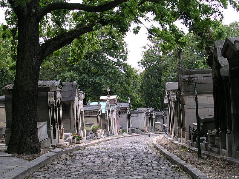 EuroTravelog's tweet photo. Dare to walk among the dead? Paris’ Père Lachaise Cemetery http://t.co/ek8TomYyQn #Halloween http://t.co/BPfp5T2xBT #Travel