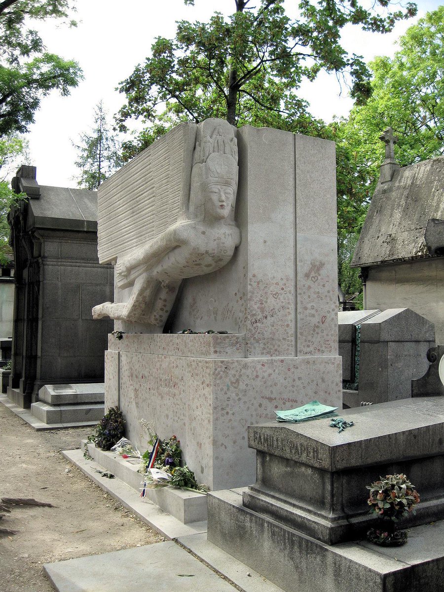 EuroTravelog's tweet photo. Dare to walk among the dead? Paris’ Père Lachaise Cemetery http://t.co/ek8TomYyQn #Halloween http://t.co/BPfp5T2xBT #Travel