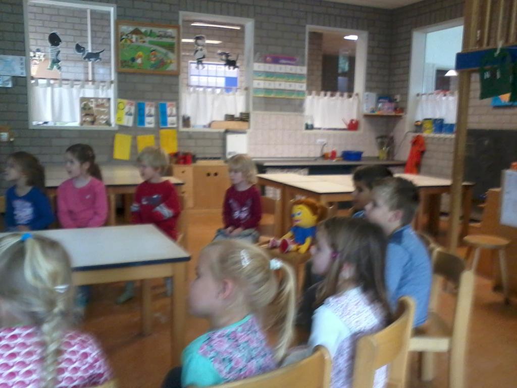 JokeUitwierde's tweet photo. #Pompom voelt zich al helemaal thuis in onze groep. #Schatkist #editie3 #Zwijsen #enthousiast #groep1&amp;2 http://t.co/zFKNF9gOWH