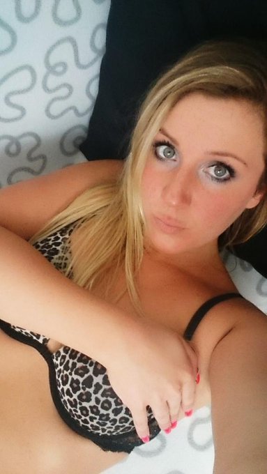 Jetzt vor der livecam auf http://t.co/KSppN7IMea <3 http://t.co/TL1B7ZaAyA<a href="/tag/camgirl"class="tags"><span>#camgirl</span></a>