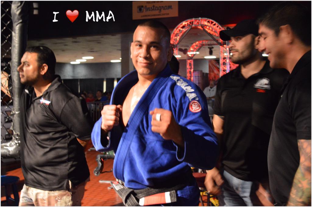 IHeartMMA1's tweet photo. More #Moments from #RocksFightNight17 @hotz95 @AmericanBankCtr #CCFD @Silverback316 #HectorMunoz #LuisVega #IHeartMMA http://t.co/5s5a55Ea2f