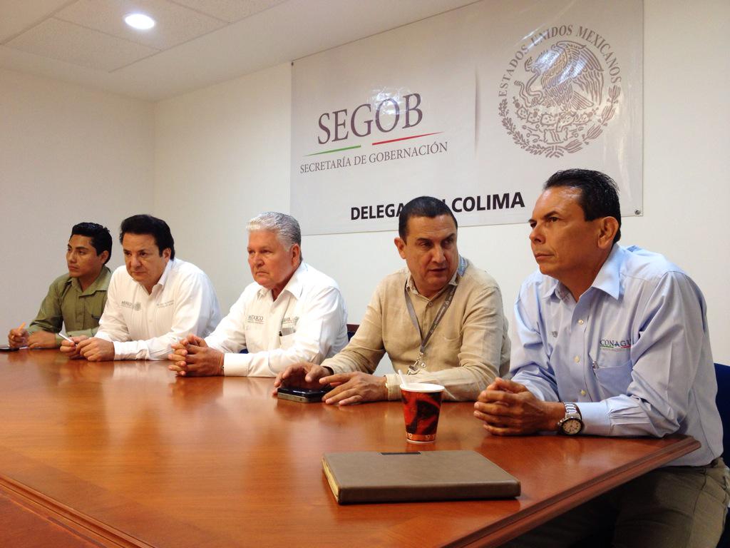 salud_colima's tweet photo. Junto con #SeGobColima @CONAGUA_Colima e #ISSSTEColima se coordinan acciones de contención del #Chikungunya http://t.co/UZgfN4auIG