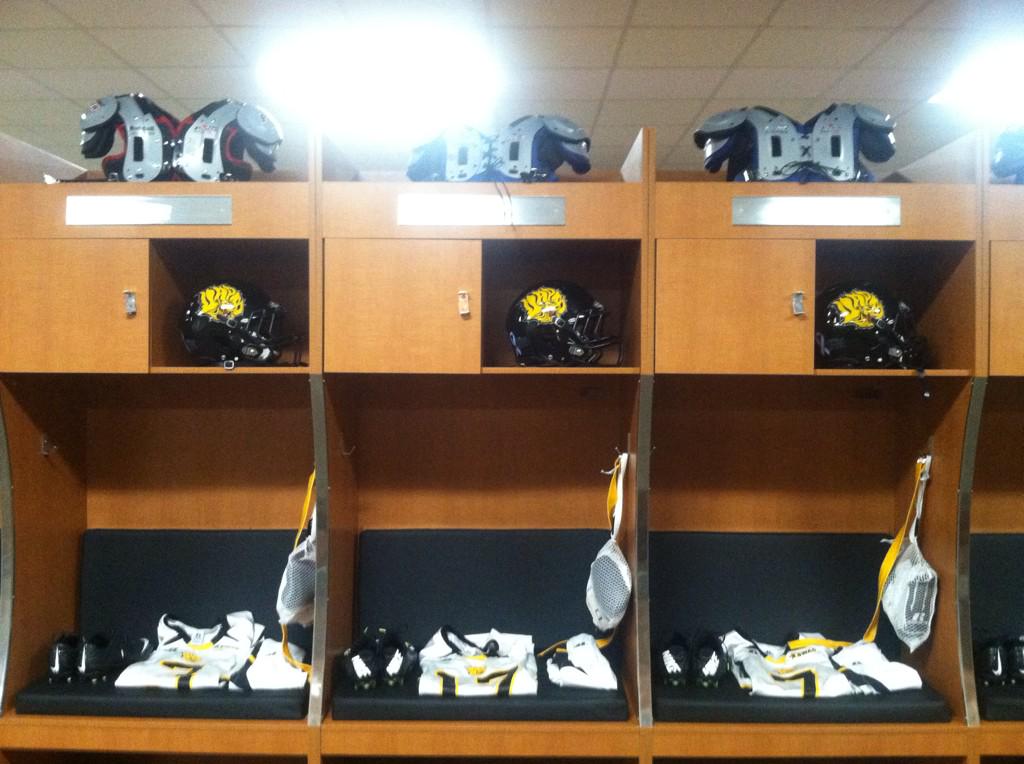 UAPB_Equip's tweet photo. Late post: Locker Room all set for the team to arrive. http://t.co/1eBfXXp5SS