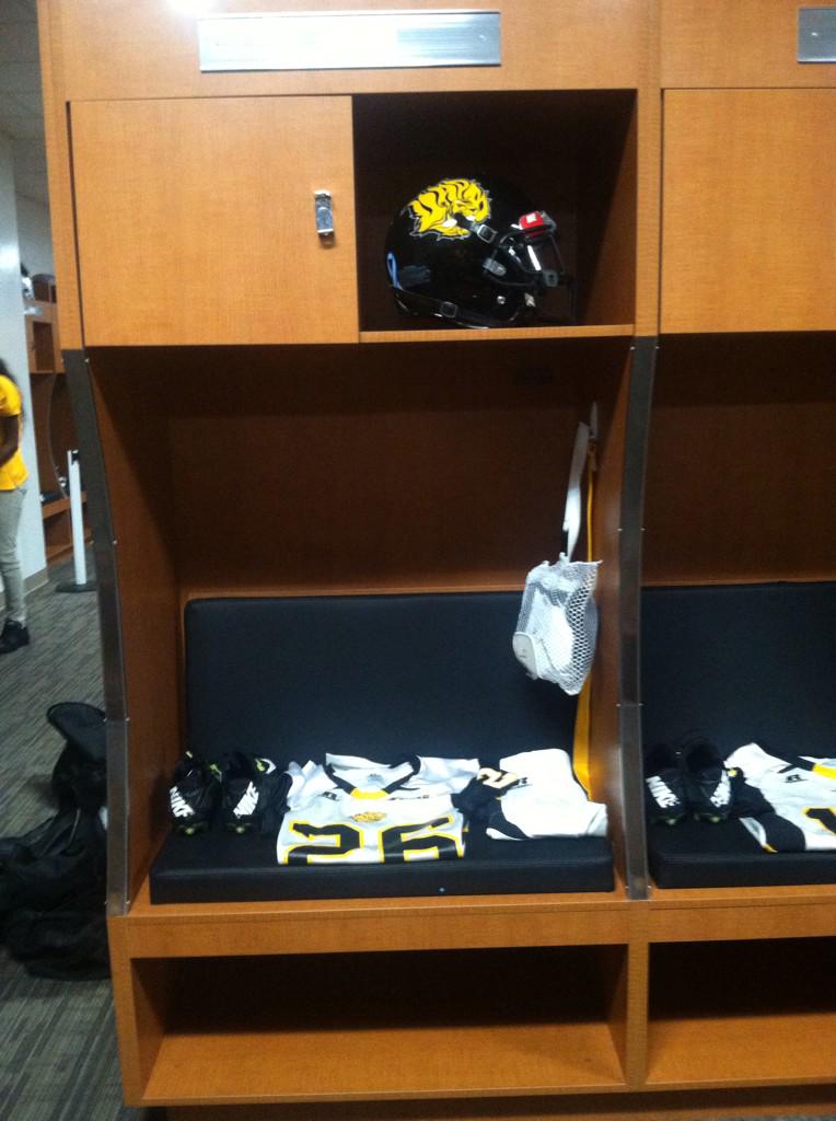 UAPB_Equip's tweet photo. Late post: Locker Room all set for the team to arrive. http://t.co/1eBfXXp5SS