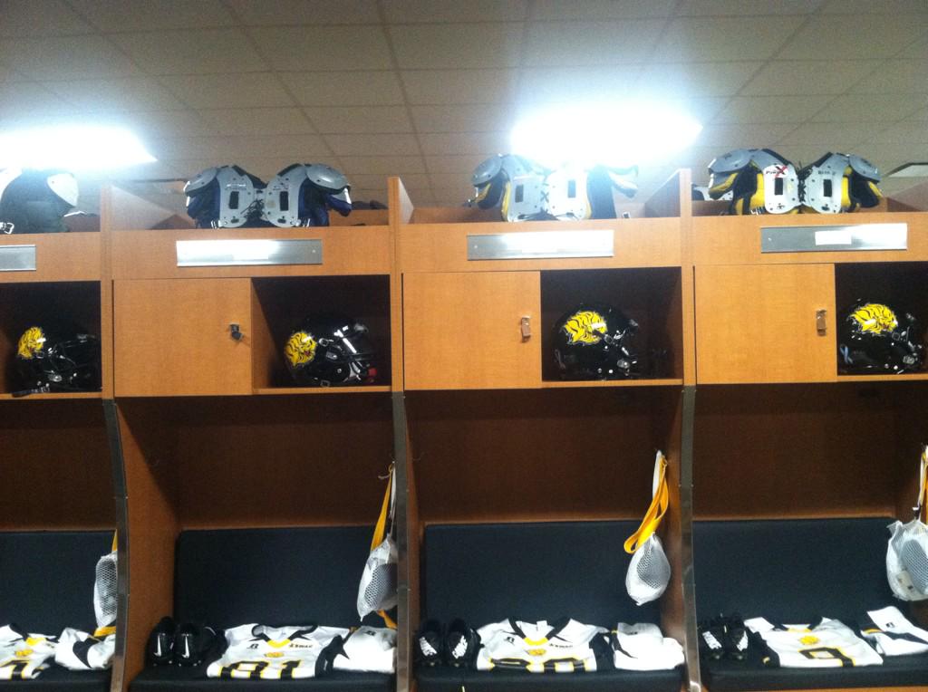 UAPB_Equip's tweet photo. Late post: Locker Room all set for the team to arrive. http://t.co/1eBfXXp5SS