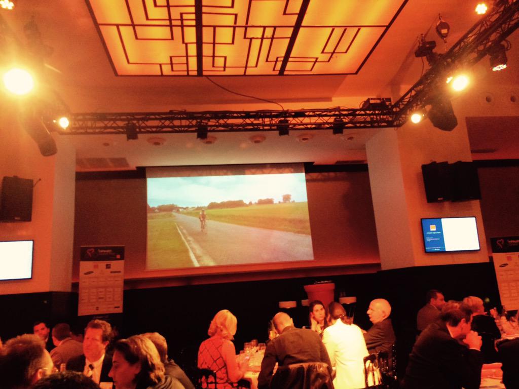 yannis_na's tweet photo. Début de la #mhealthnight au pavillon  daunou  merci http://t.co/weVQFvi4T0