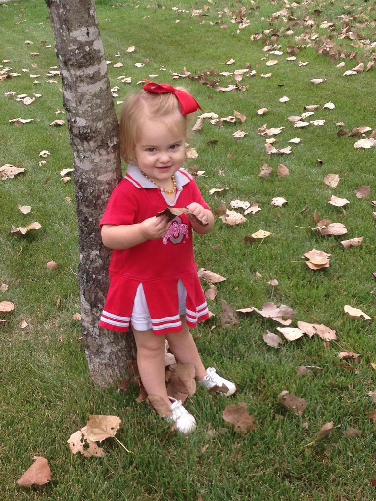 3 potential Heisman Trophy candidates on the roster and this little cheerleader.  How could #cantloose.