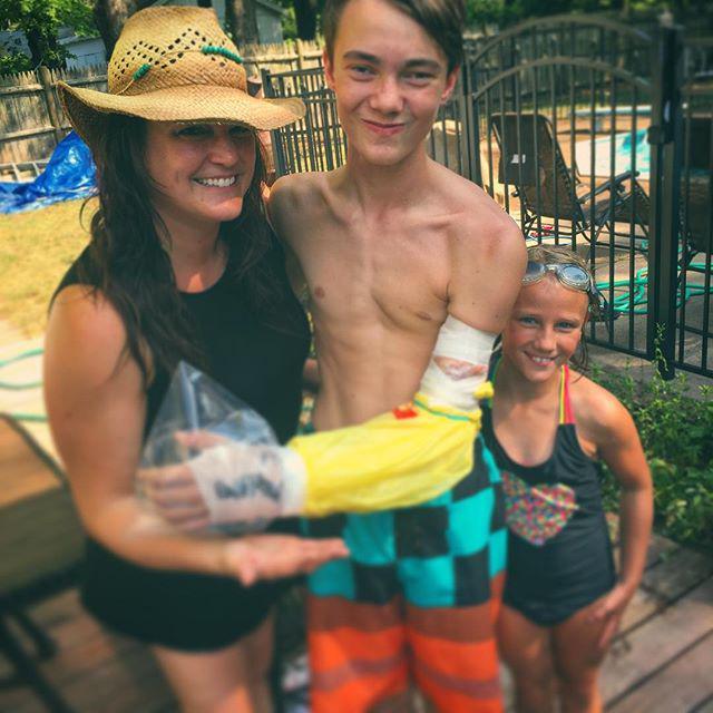 BeyondTheLens's tweet image. @cdraghiphoto is #clutch 
Make shift situation going on! #draghibaggie sponsored by #shoprite 
Ps. For those not in…