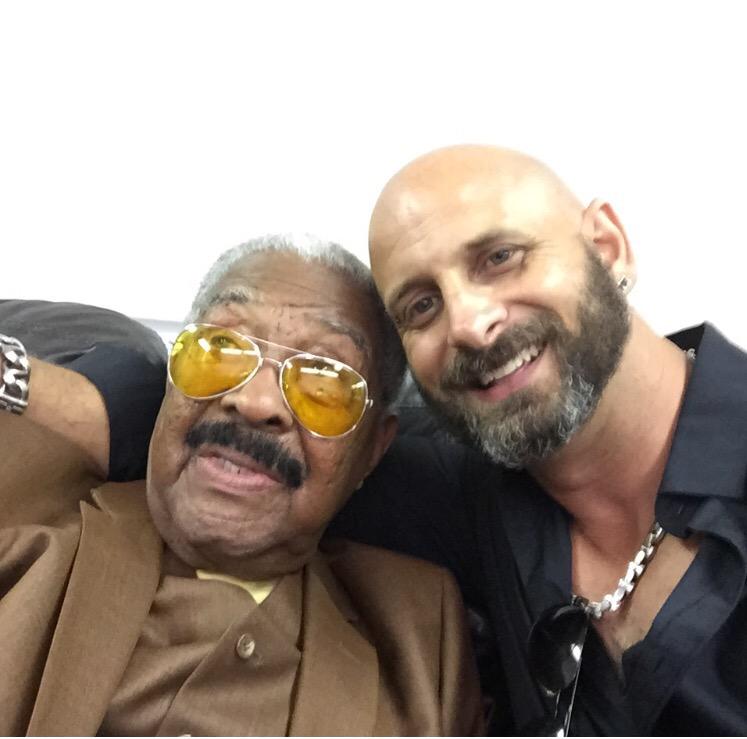 marlowrosado's tweet photo. El papá de los  pollitos,  cuando yo sea grande yo quiero ser como este gran caballero.
DON RAFA. http://t.co/3Eqkpeb62d