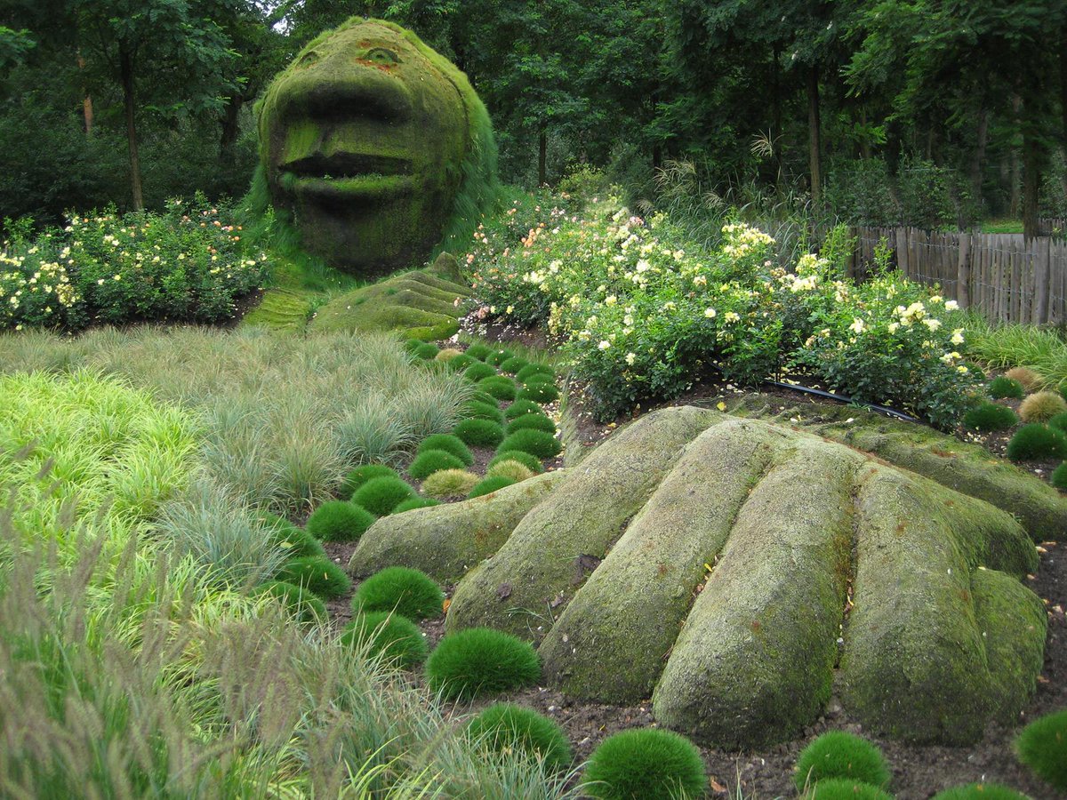 TuincentrumB's tweet photo. #Sculptuur #SjerJacobs op insel Mainau (bodensee) gemaakt van #potgrond. Iets om thuis te proberen? http://t.co/7HqVAHudPy