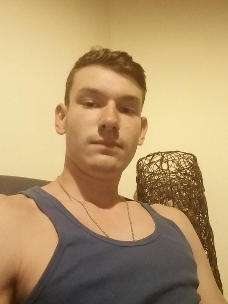 LedridasProject's tweet image. Home Training 💪no matter your situation, you can always improve yourself as long as you never give up. ~@ErkoFitness