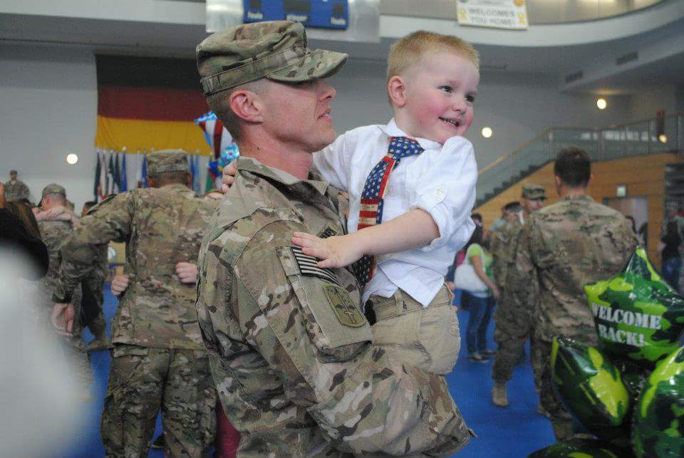 soldiersangels's tweet photo. Today’s #MilitaryMonday pic is from Sandy. “This was last time he was deployed. Always happy to see his dad.” http://t.co/vBdC2msa1g
