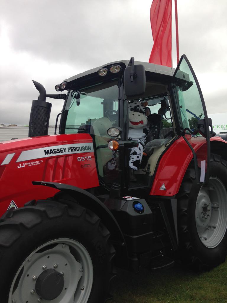 @MoovellousDaisy had the best day <a href="/MoretonShow/">Moreton Show</a> #milktastic