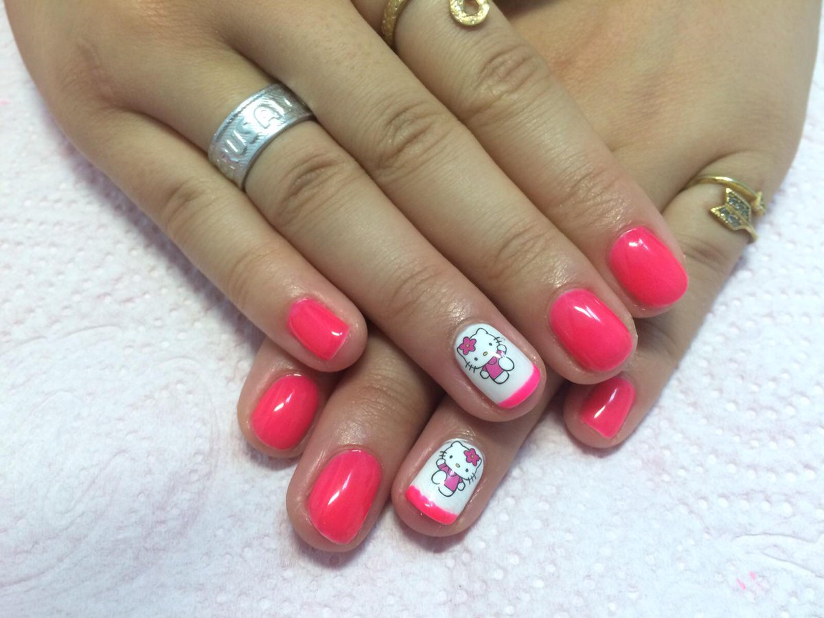 _betty4u's tweet photo. EzFlow gel nail with Hello Kitty sticker http://t.co/48MI4biaPU