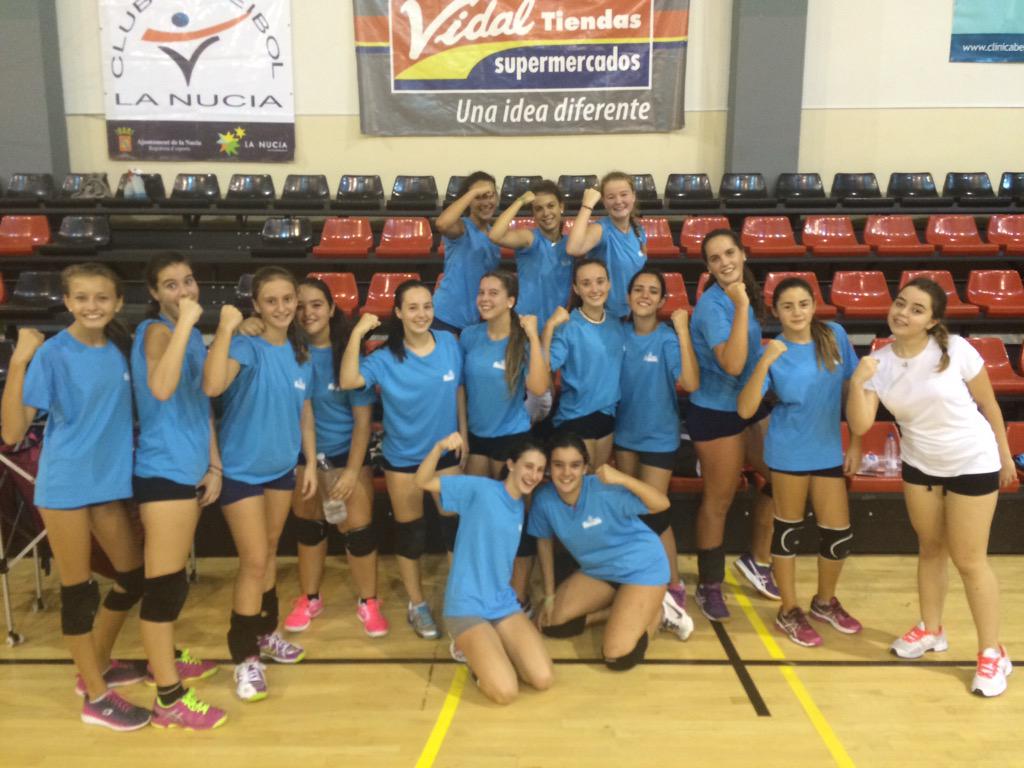 VoleyLaNucia's tweet photo. Ni lluvia, ni tormenta puede pararnos... Seguimos con una gran pretemporada!!! #Burladas http://t.co/K00U8Nd4oD