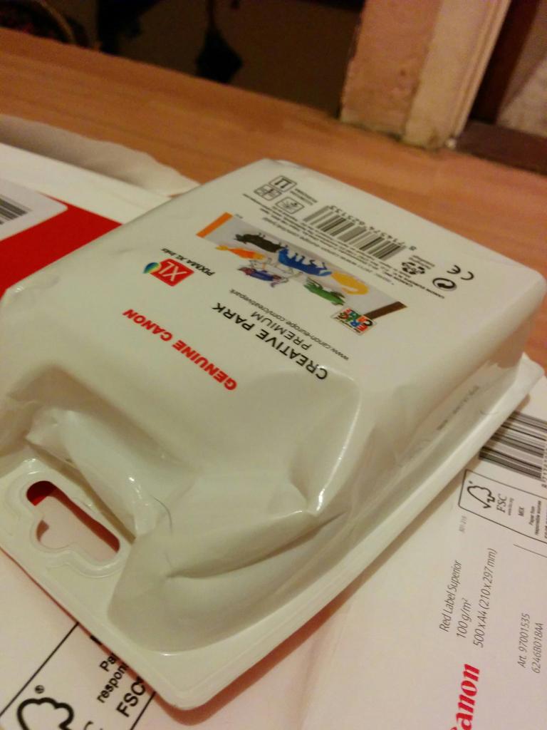 CriminologyUK's tweet photo. @PCWorld_UK paid £11.99 for delivery and part of the order looks like this.. #unimpressed http://t.co/JhlSZOsHNs