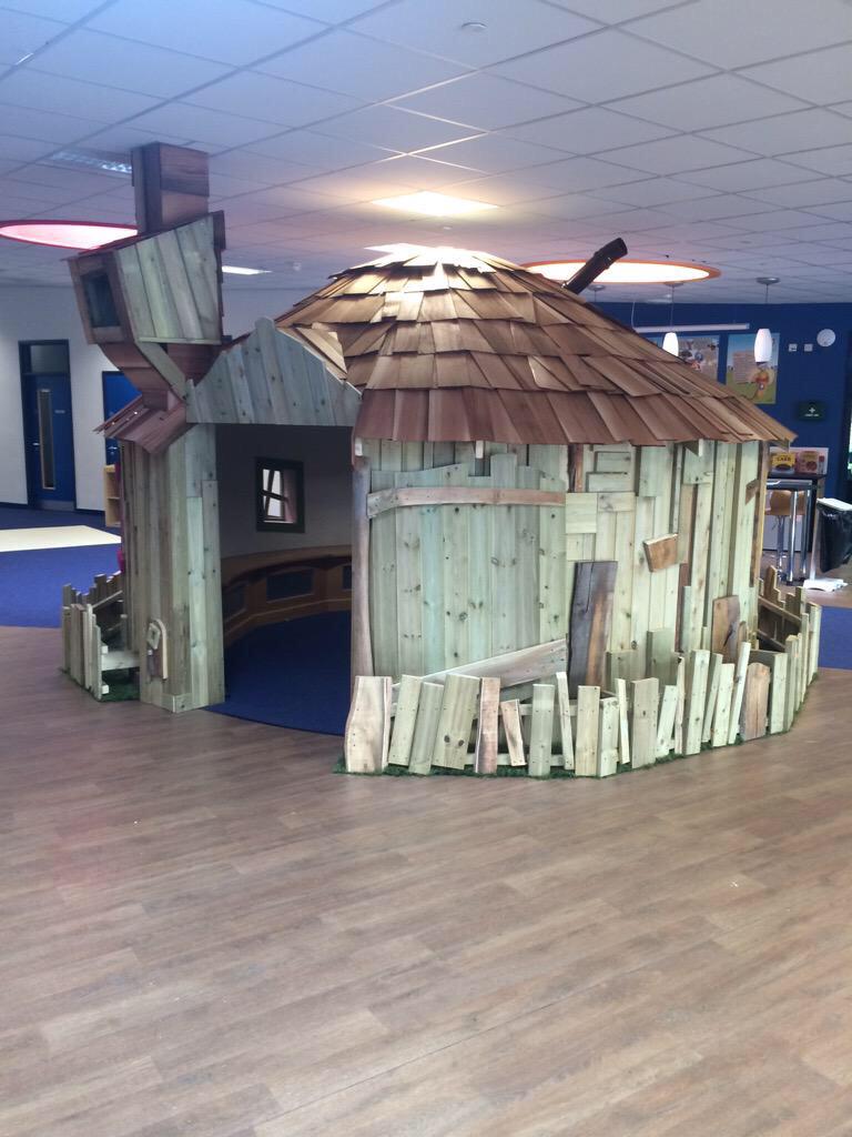 hartsholmeacad's tweet photo. Our students were in awe of our new magical environments today! http://t.co/HHKYiZHdkQ