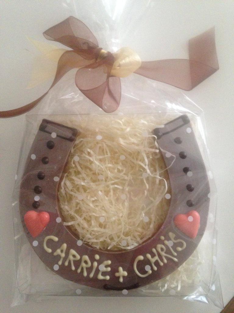 temptedby's tweet photo. A chocolate horse shoe for luck - to the happy couple....  ( made to order ) http://t.co/56BUbmk9Cq