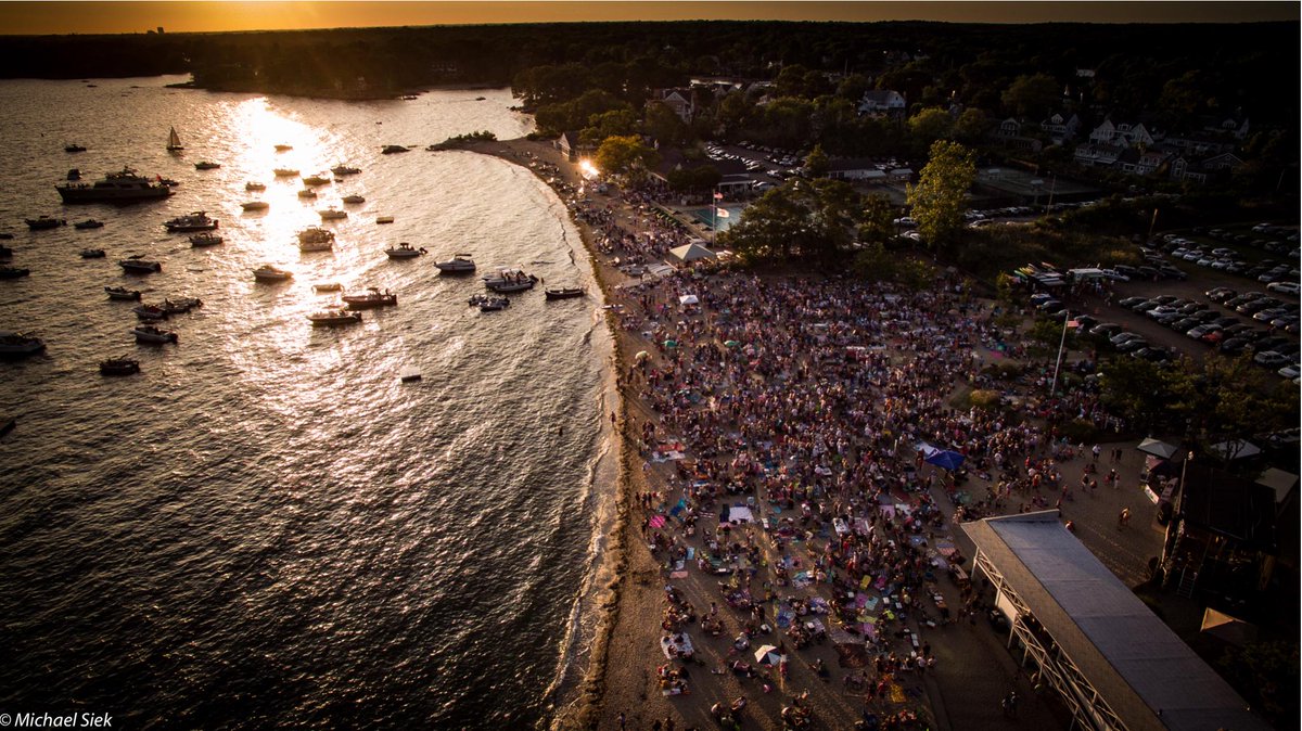 MSiek's tweet photo. @blues_traveler at Bailey Beach in Riwayton http://t.co/etAojoYU7K