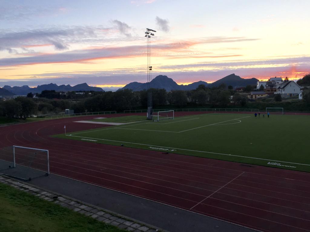 ZarekValentin's tweet photo. Feels pretty cool to play games with mountains like this in the background! #GlobalPitches #Leknes #Lofoten http://t.co/inF43JtVb5