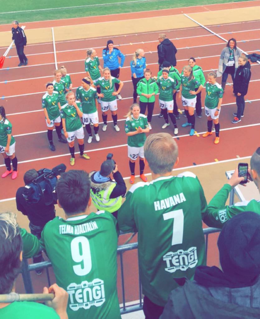 KopacabanaKp's tweet photo. Stelpurnar okkar orðnar Íslandsmeistarar! Til hamingju allir Blikar! #blikarkoma #fotboltinet #blix http://t.co/JpoyLY98VJ