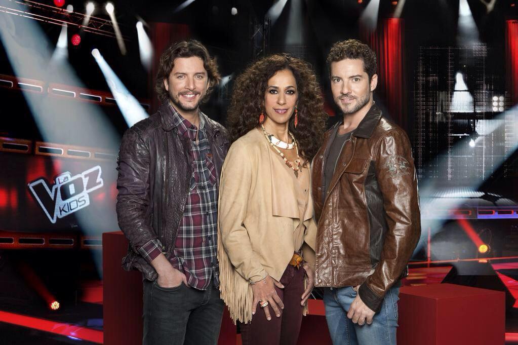 manuelcarrasco_'s tweet photo. Ya vamos amigos!! @LaVozKidsEsp empieza!! @davidbisbal @rosarioficial pura emoción! http://t.co/Daf9YkxL8R