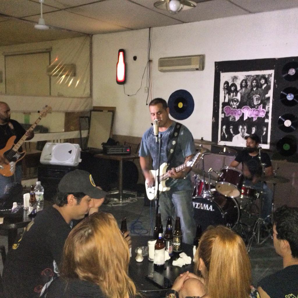_cristobalhdz's tweet photo. Fregona la tocada de anoche #hermora http://t.co/BosMd5zTDO
