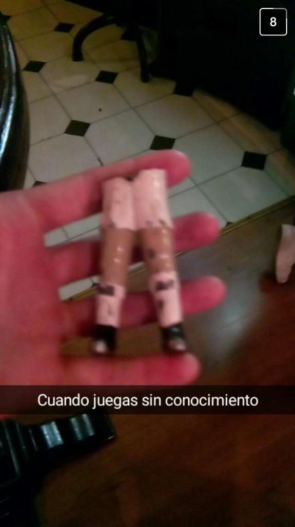 VictoriaDomin14's tweet photo. Que @reivajgracias se cargue un jugador del futbolín de La Abuela no tiene precio 😂😂😂😂😂 http://t.co/fGjEj9IC2E