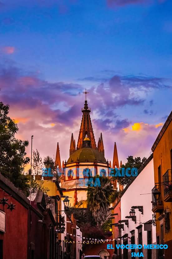 Campanas_SMA's tweet photo. Los colores de #SanMigueldeAllende  disfruta;conoce...comparte RT.
http://t.co/hbJSj9w2vJ http://t.co/rB4OIMmeku 
via: @elvoceroSMA