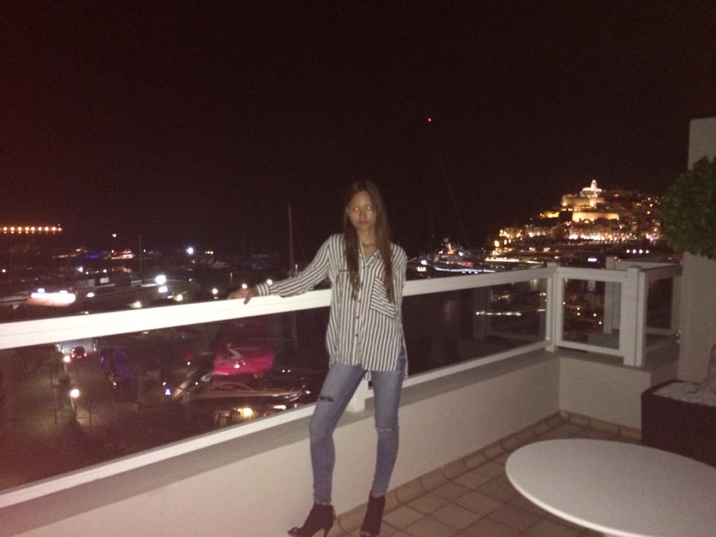 LauraLevs's tweet photo. Everybody's looking for something 🌌
#Letvs http://t.co/BDAjMULwby