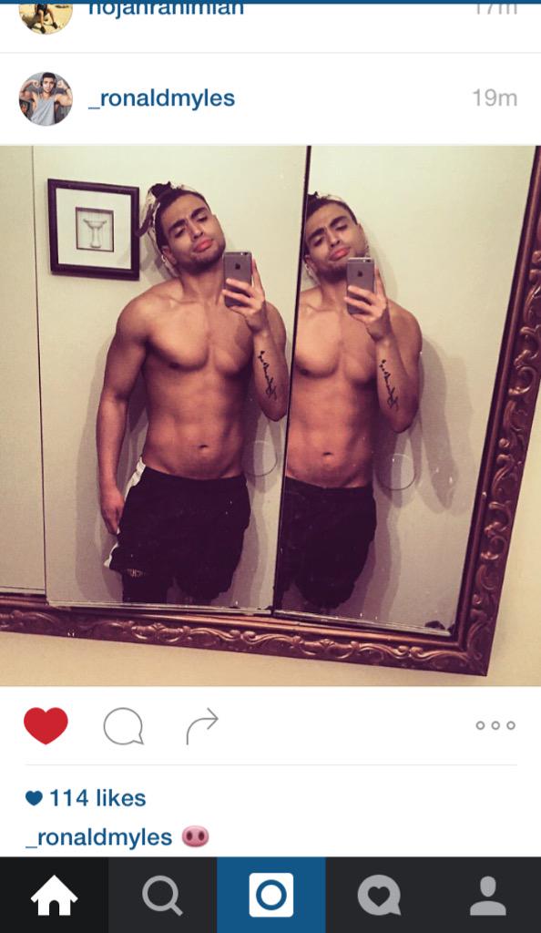 wayne_mtz's tweet image. Coming Home from a shitty day at work and see this..😊  #moodchange  #thatclavicle 😻 @RahnStahpIt