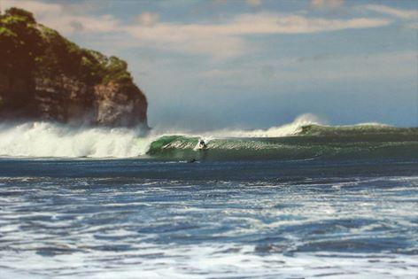 Nicasurf's tweet photo. Solid mid-week swell pumping past few days and through the week with killer winds as well. http://t.co/ffOuzg16ss http://t.co/fCL6PIYsrO