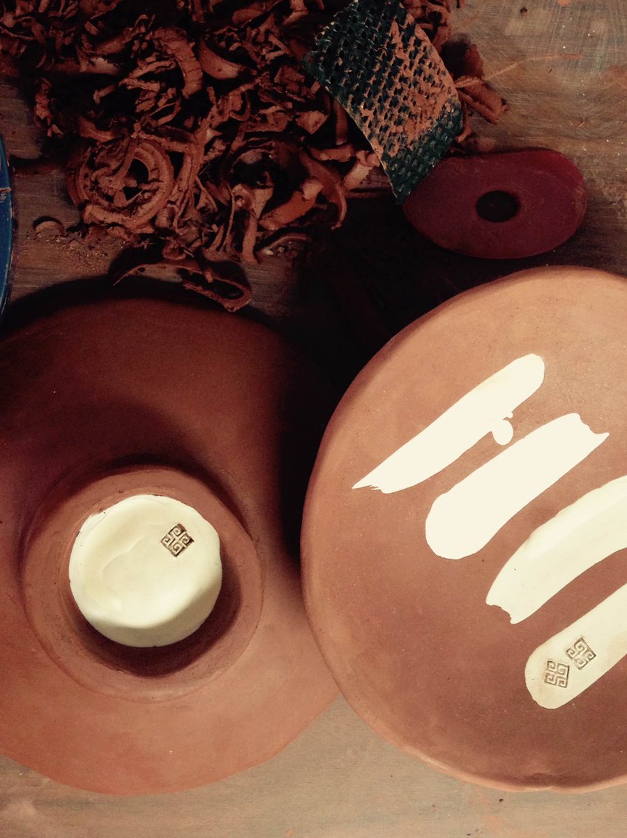 ClayIsOkay's tweet image. forced to hand-build --&amp;gt; pinched plates = brilliant fun! #whoknew #unexpectedfun #plateitup #handmade #pottery