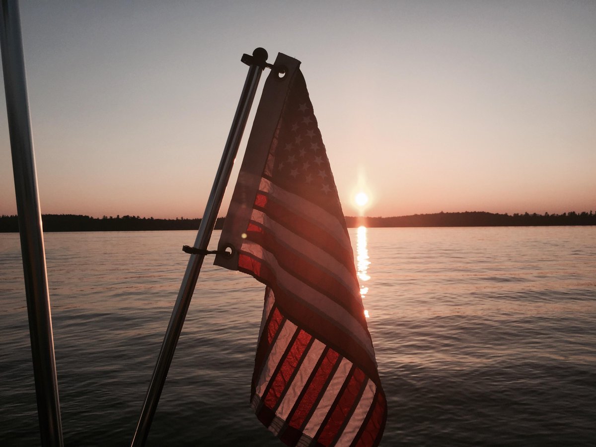 Pontoon_Life's tweet photo. Another beautiful night on the lake. Sad to see summer end. http://t.co/lGJ3RZCxGK
